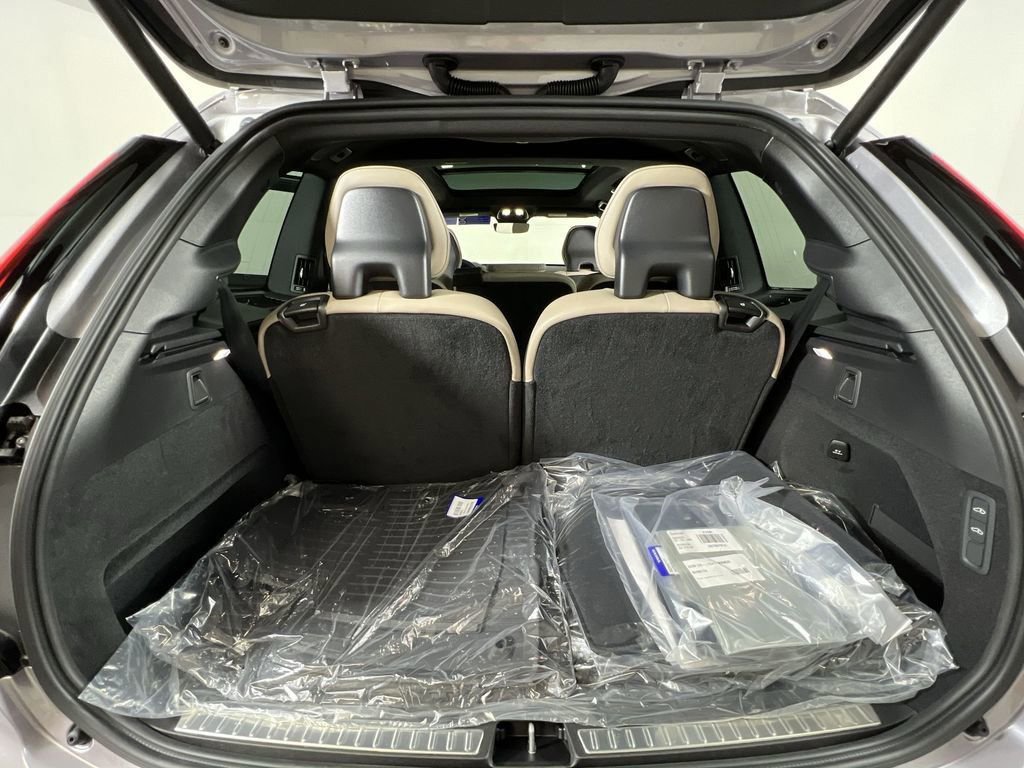 New 2026 Volvo XC90 B6 Ultra w/ Protection Package image 19