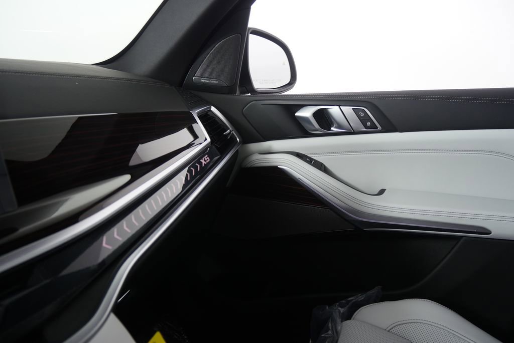 Used 2026 BMW X5 xDrive40i w/ Premium Package image 24
