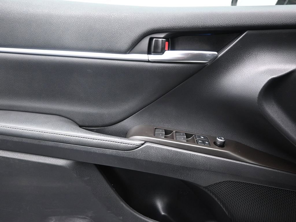 Used 2021 Toyota Camry XSE FWD image 17