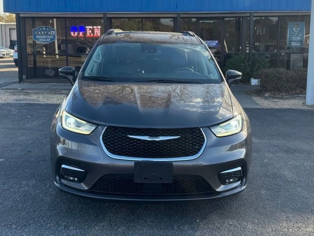Used 2022 Chrysler Pacifica Touring-L FWD image 3