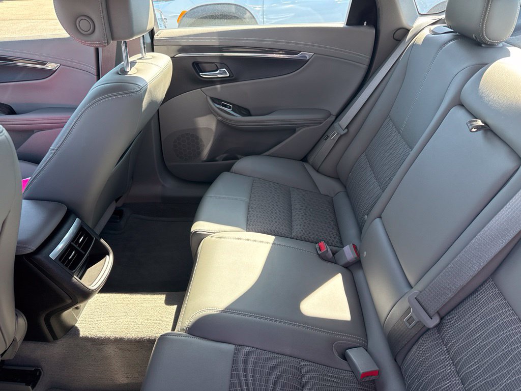 Used 2014 Chevrolet Impala LT FWD image 25