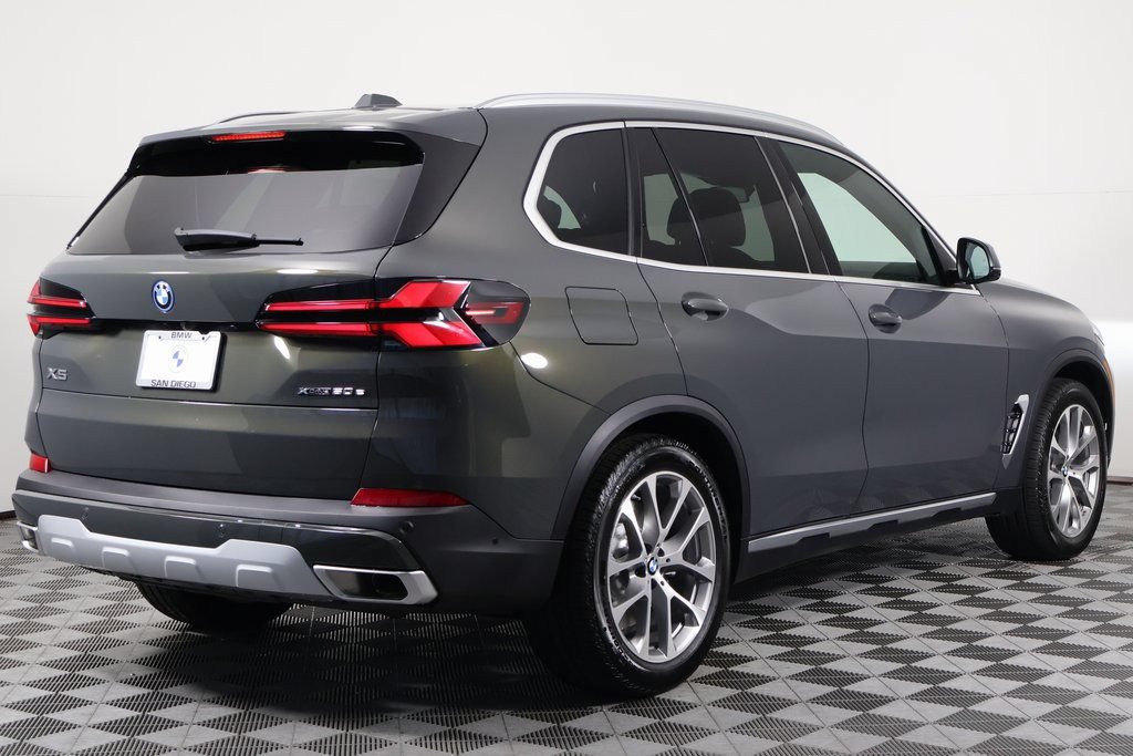 New 2026 BMW X5 xDrive50e w/ Executive Package AWD/4WD image 2