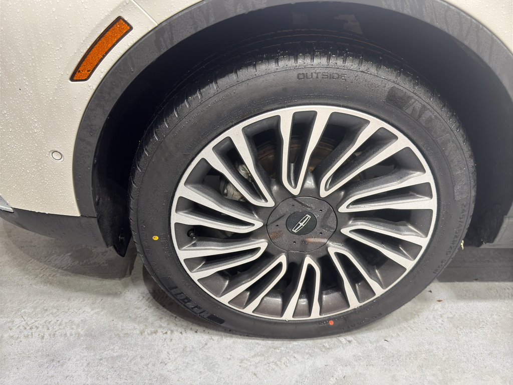 Used 2022 Lincoln Corsair Reserve w/ Equipment Group 201A image 9