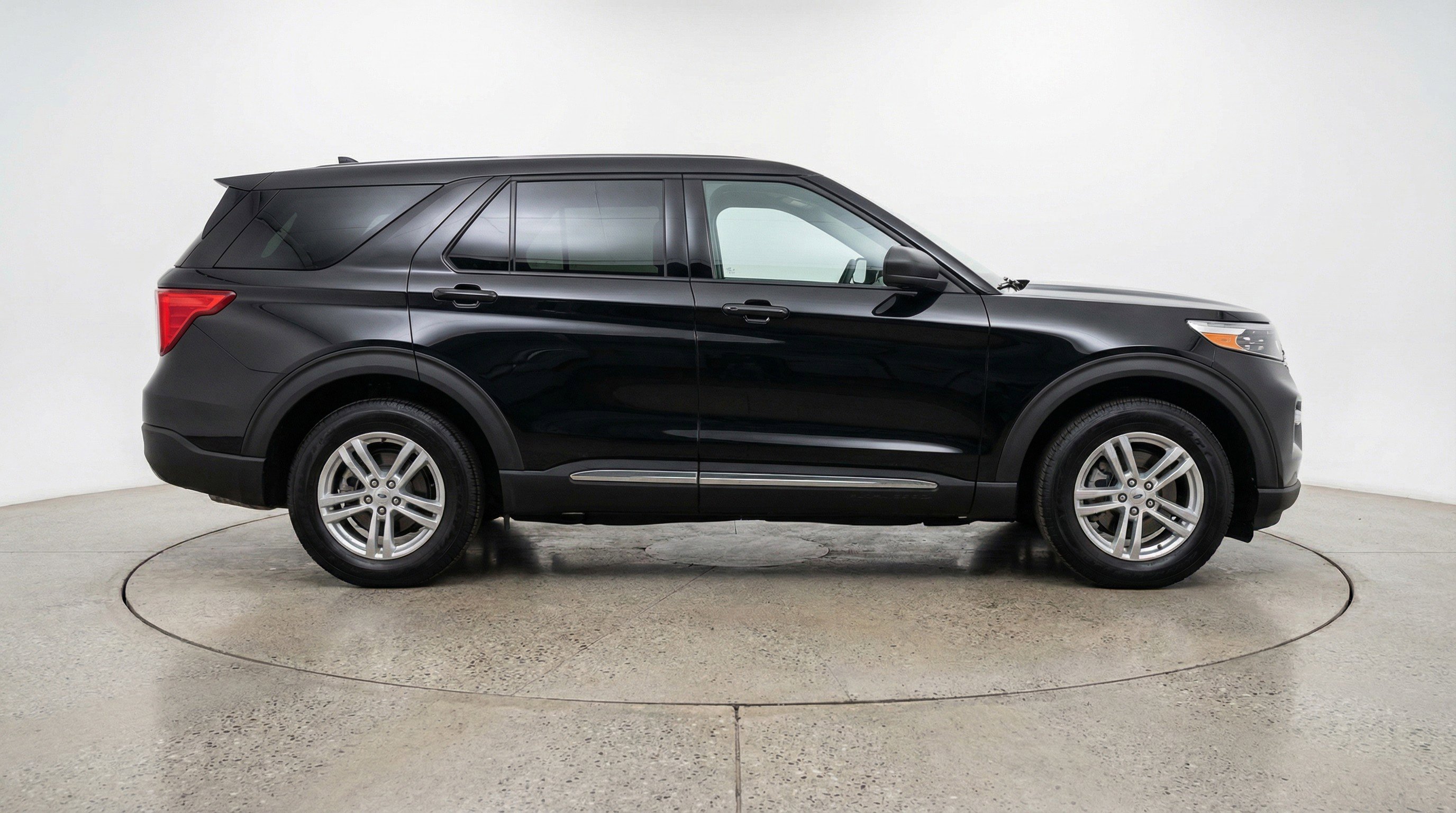 Used 2024 Ford Explorer XLT w/ Equipment Group 202A image 11
