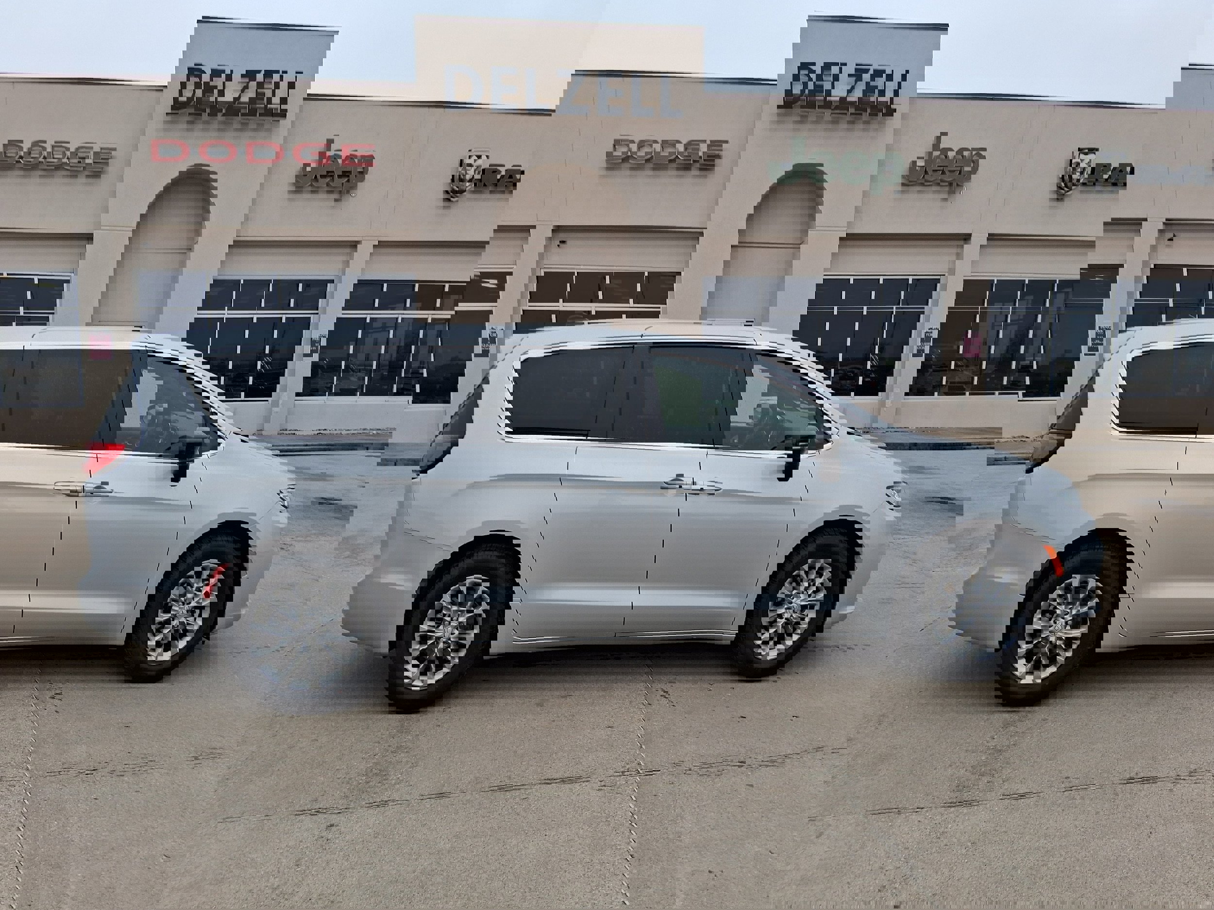 New 2026 Chrysler Pacifica Limited image 1