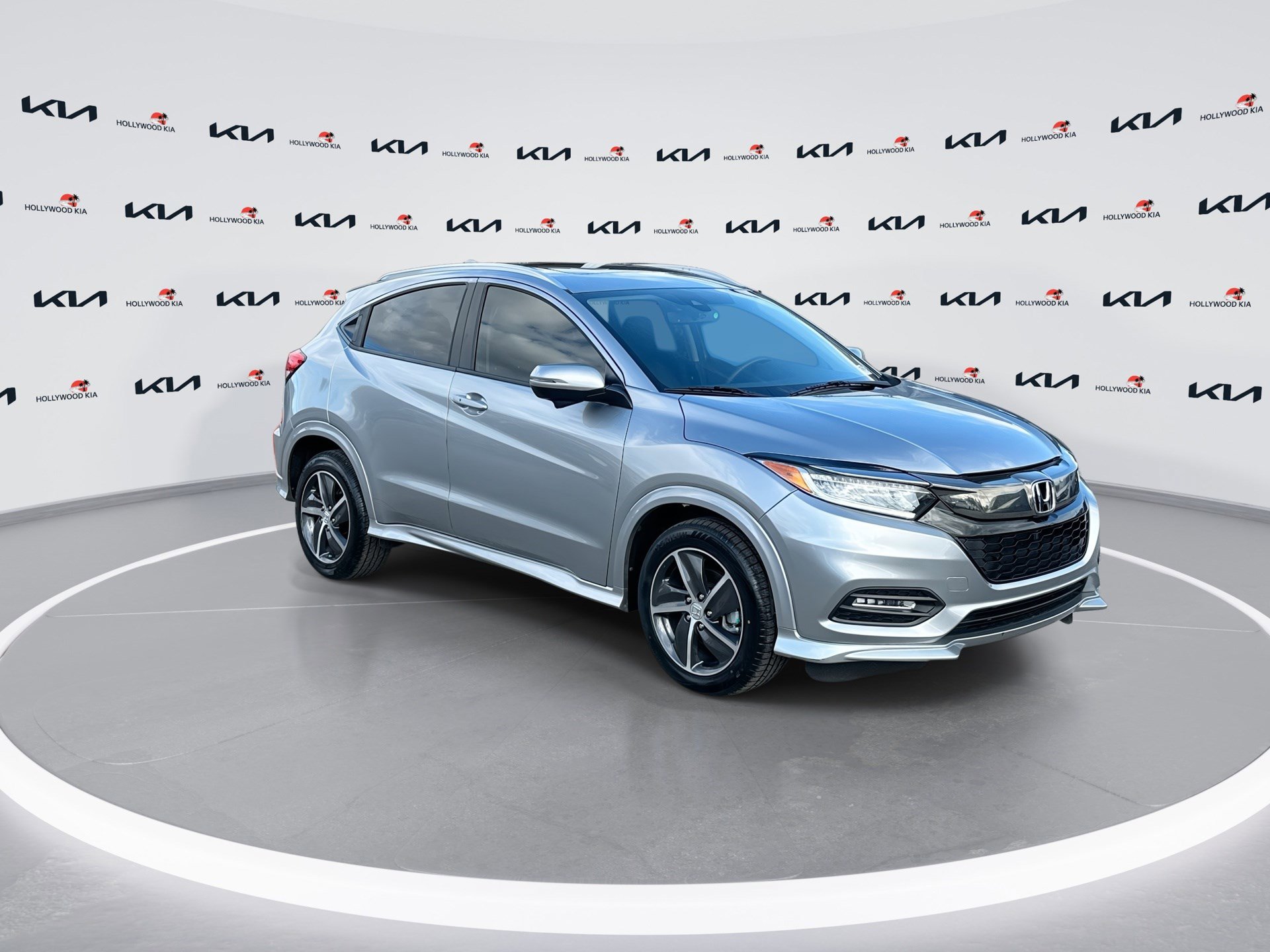 Used 2020 Honda HR-V Touring image 2