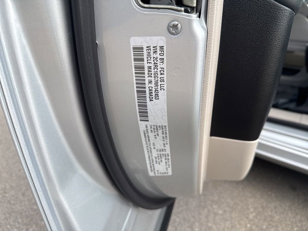 Used 2024 Chrysler Pacifica Limited image 23