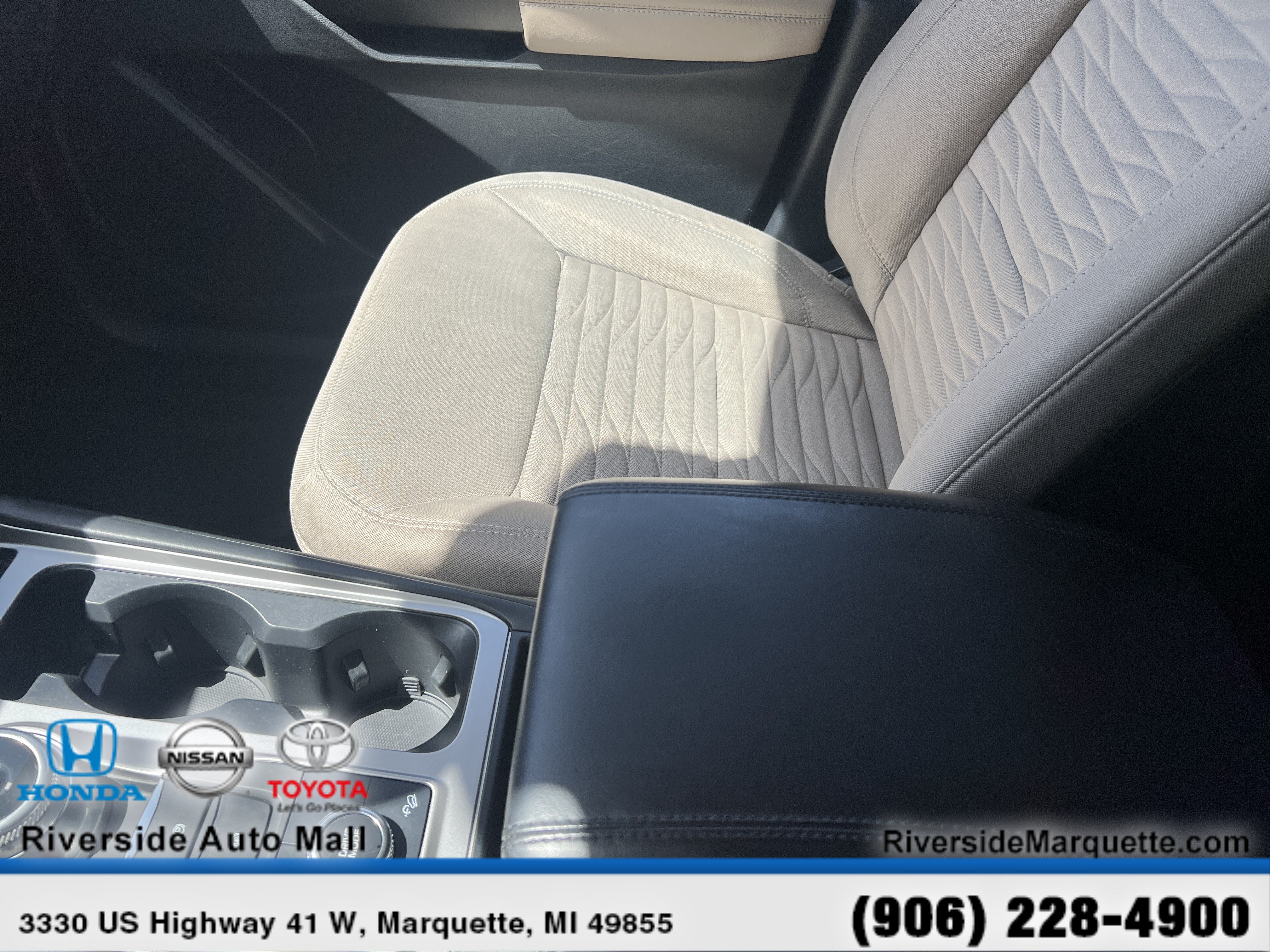 Used 2020 Ford Explorer XLT w/ Class III Trailer Tow Package AWD/4WD image 20