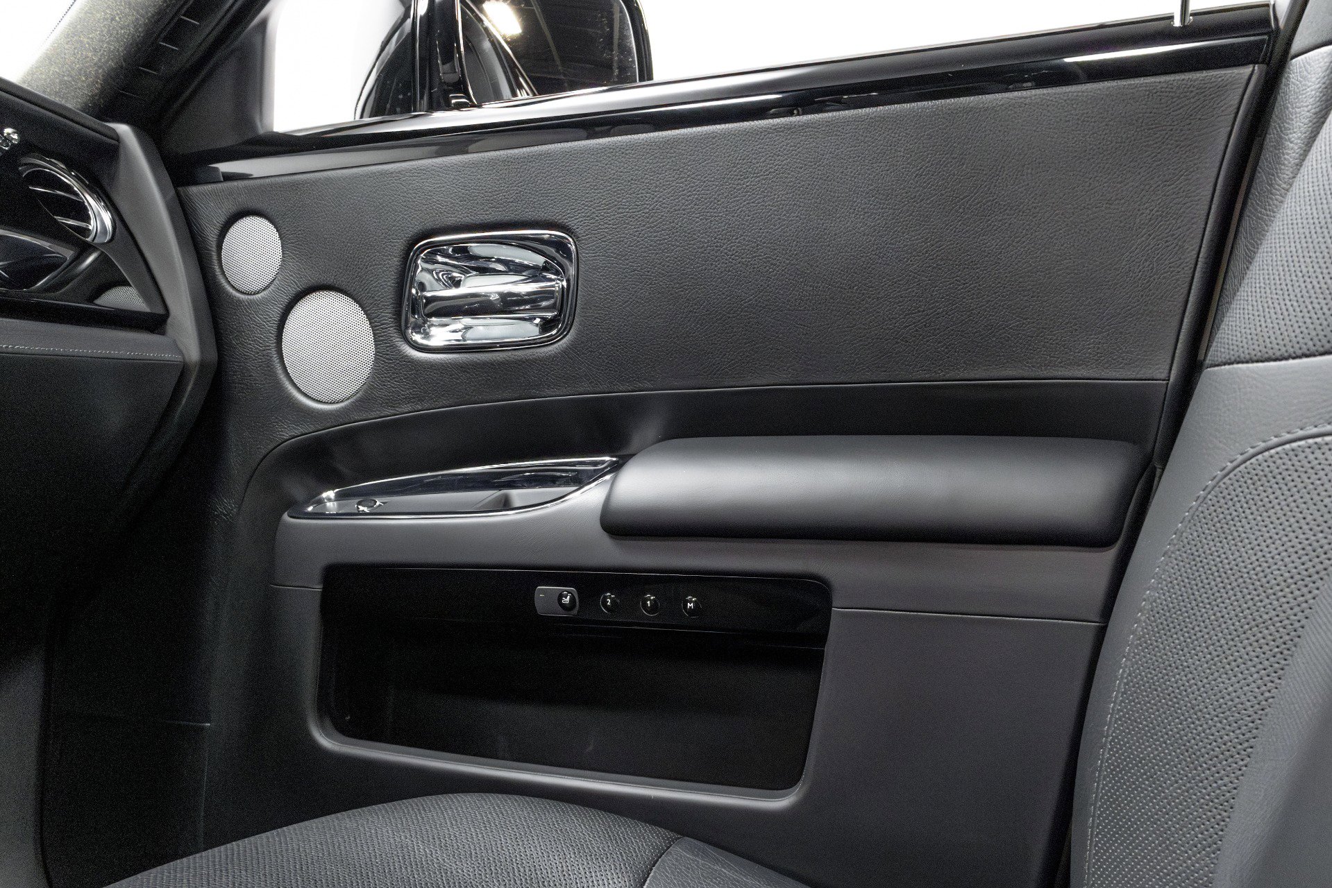 Used 2011 Rolls-Royce Ghost image 40