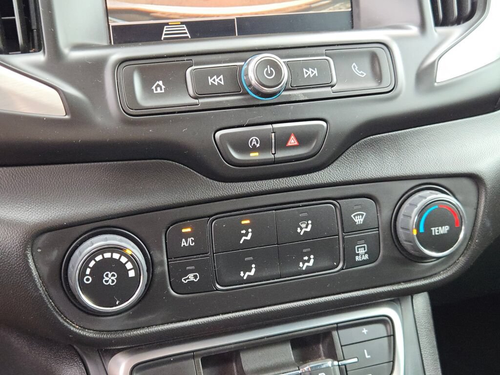Used 2024 GMC Terrain SLE FWD image 30