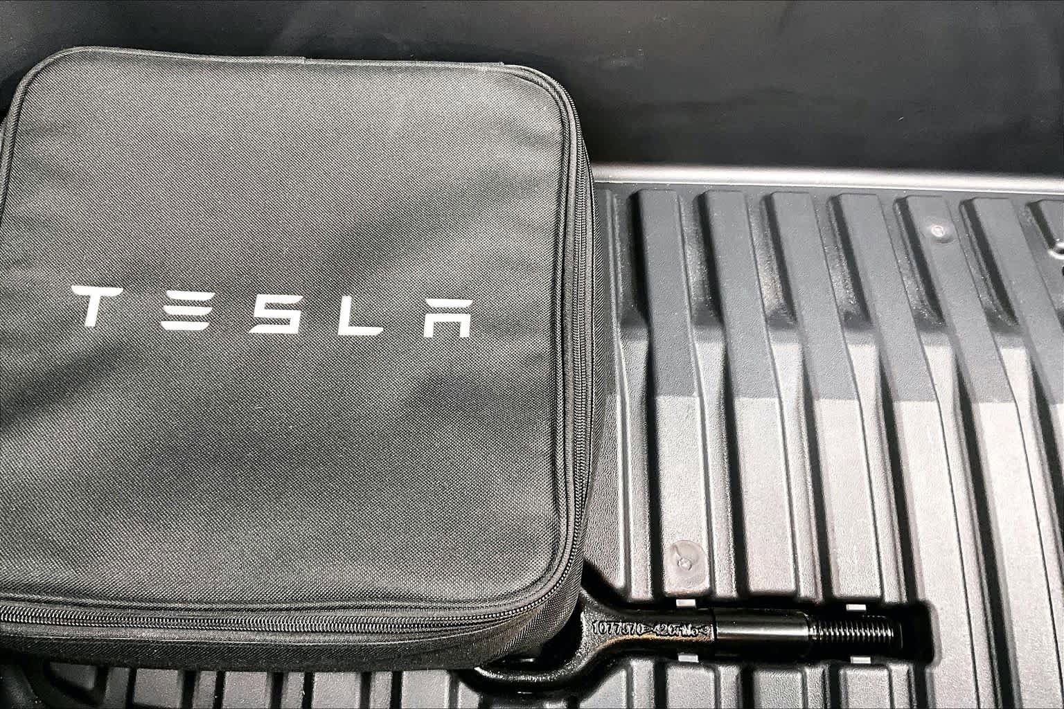 Used 2022 Tesla Model Y Long Range AWD/4WD image 31