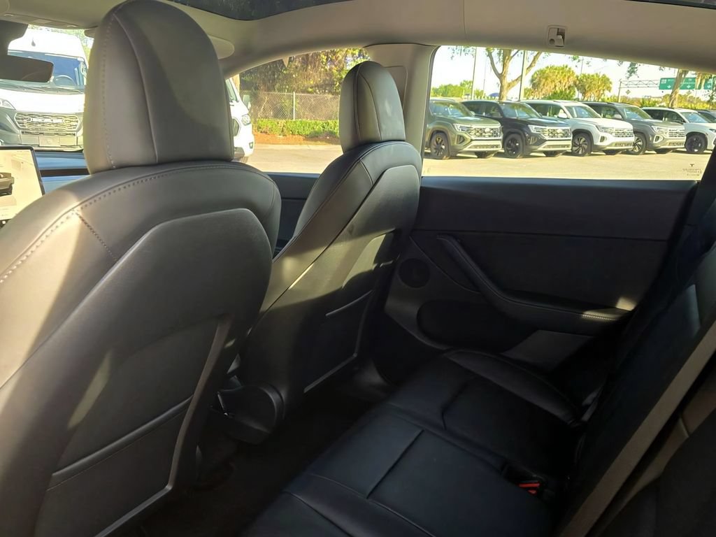 Used 2022 Tesla Model Y Performance AWD/4WD image 12