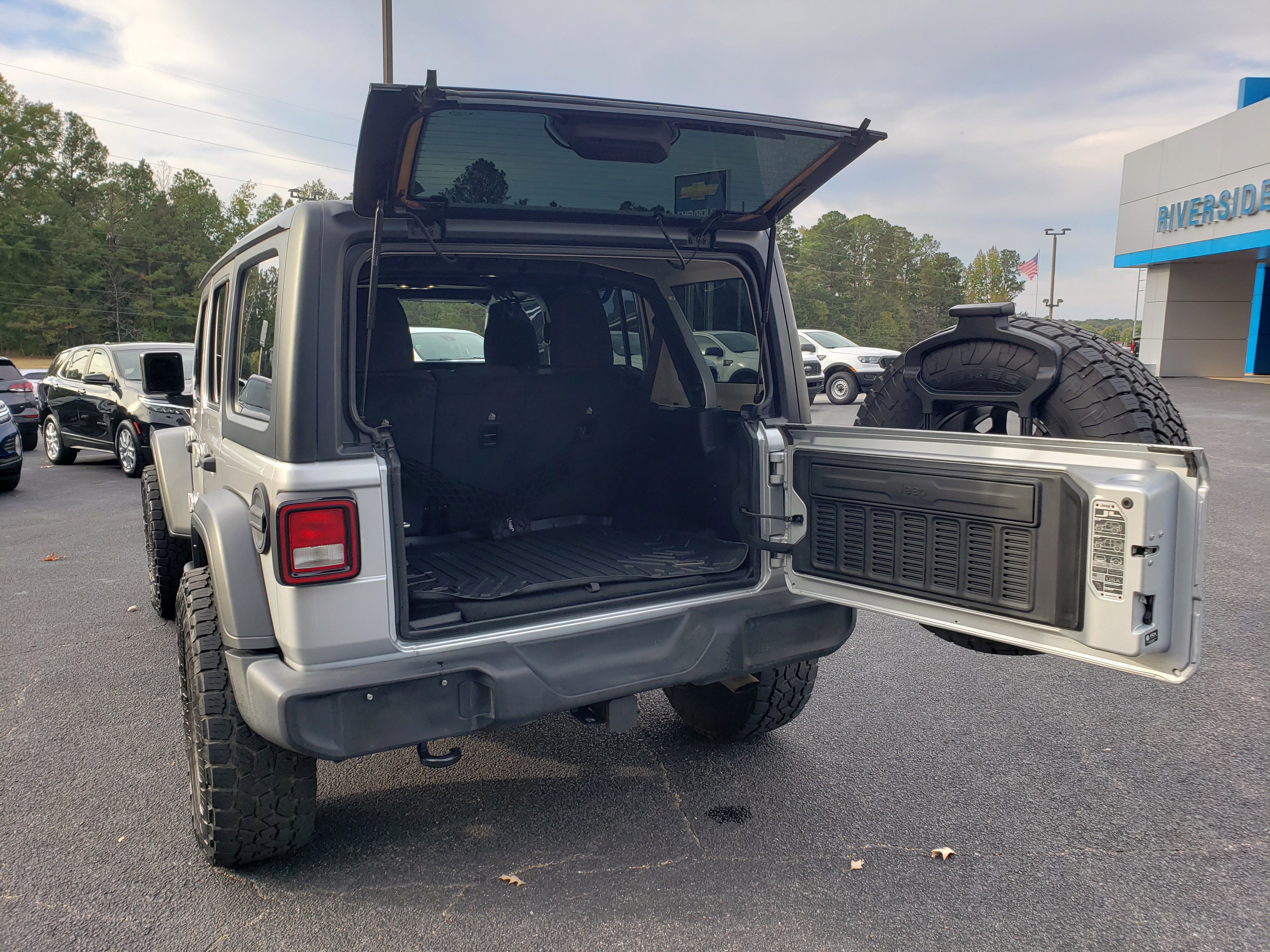 Used 2023 Jeep Wrangler Unlimited Sport image 10