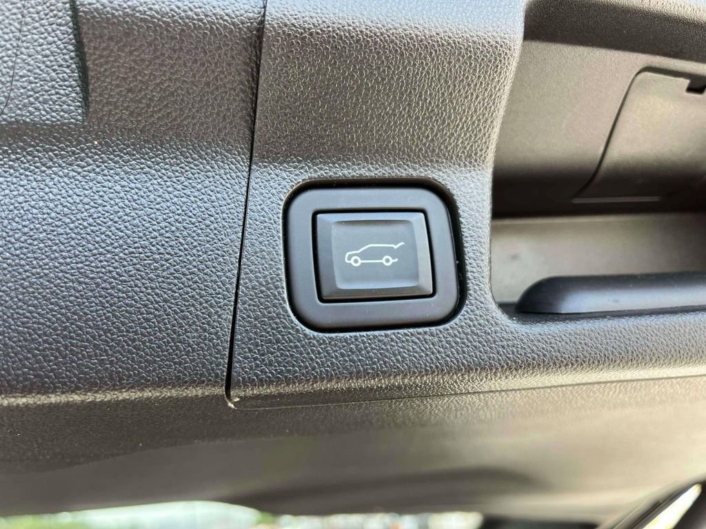 Certified 2023 GMC Acadia SLE w/ Driver Convenience Package AWD/4WD image 19
