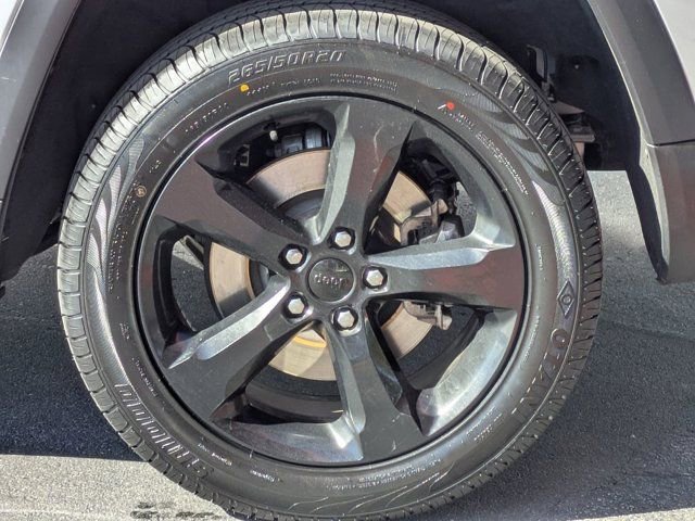 Used 2023 Jeep Grand Cherokee L Laredo AWD/4WD image 13