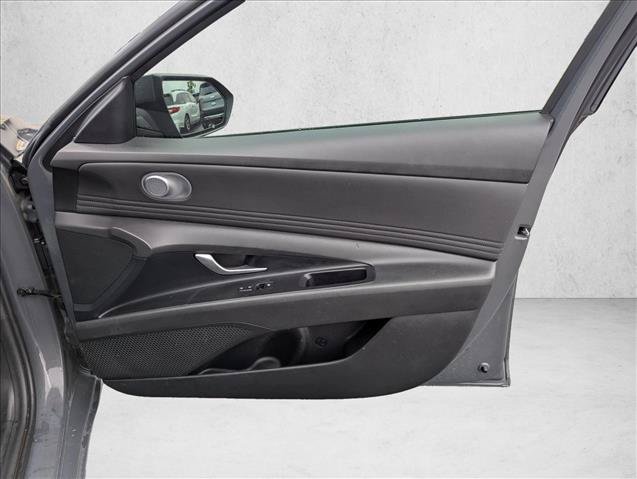 Used 2025 Hyundai Elantra SEL FWD image 25