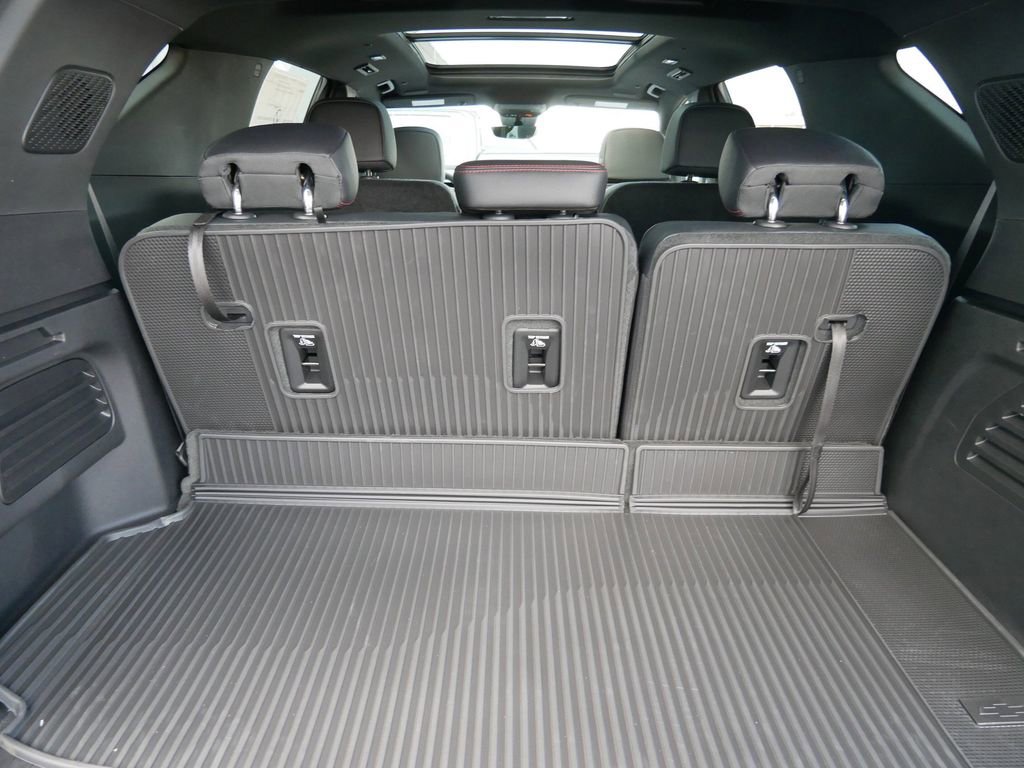 New 2026 Chevrolet Traverse Z71 w/ Driver Confidence Package AWD/4WD image 8