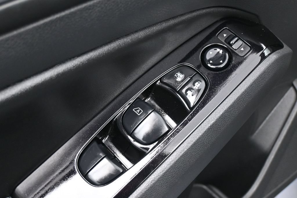 Used 2024 Nissan Altima 2.5 SR FWD image 14