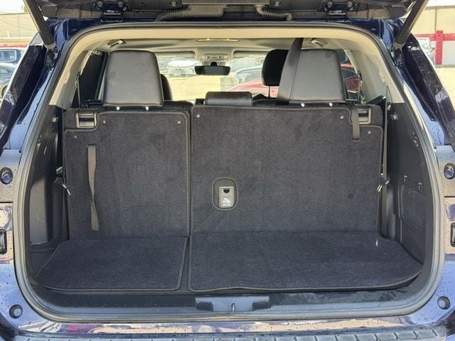 Used 2023 Toyota Highlander XLE FWD image 37