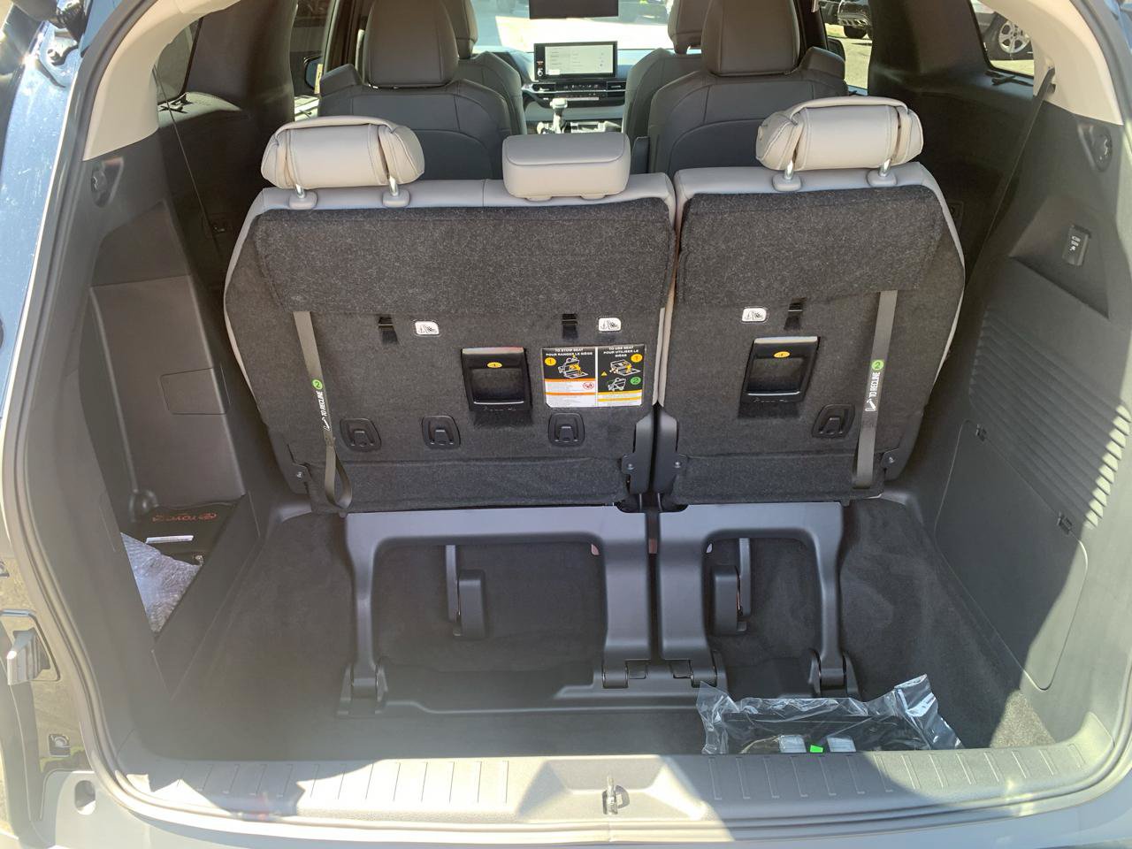 Used 2026 Toyota Sienna XLE AWD/4WD image 9
