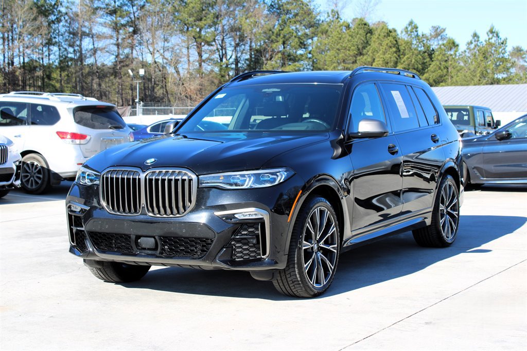 Used 2021 BMW X7 M50i w/ Dynamic Handling Package image 3