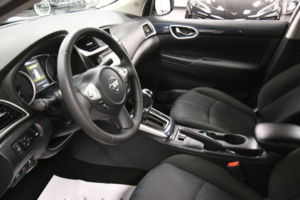 Used 2018 Nissan Sentra SR w/ Technology Package image 19