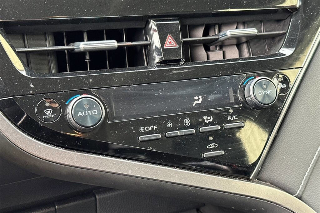 Used 2024 Toyota Camry SE image 19