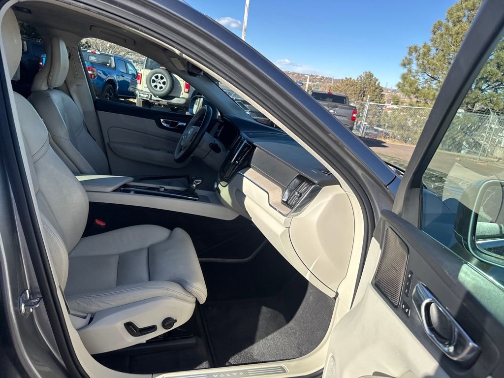 Used 2019 Volvo XC60 T5 Inscription image 26