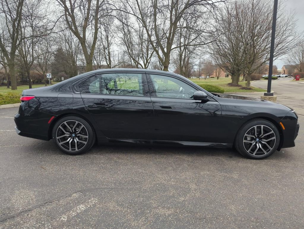 New 2025 BMW 760i xDrive w/ Executive Package image 8