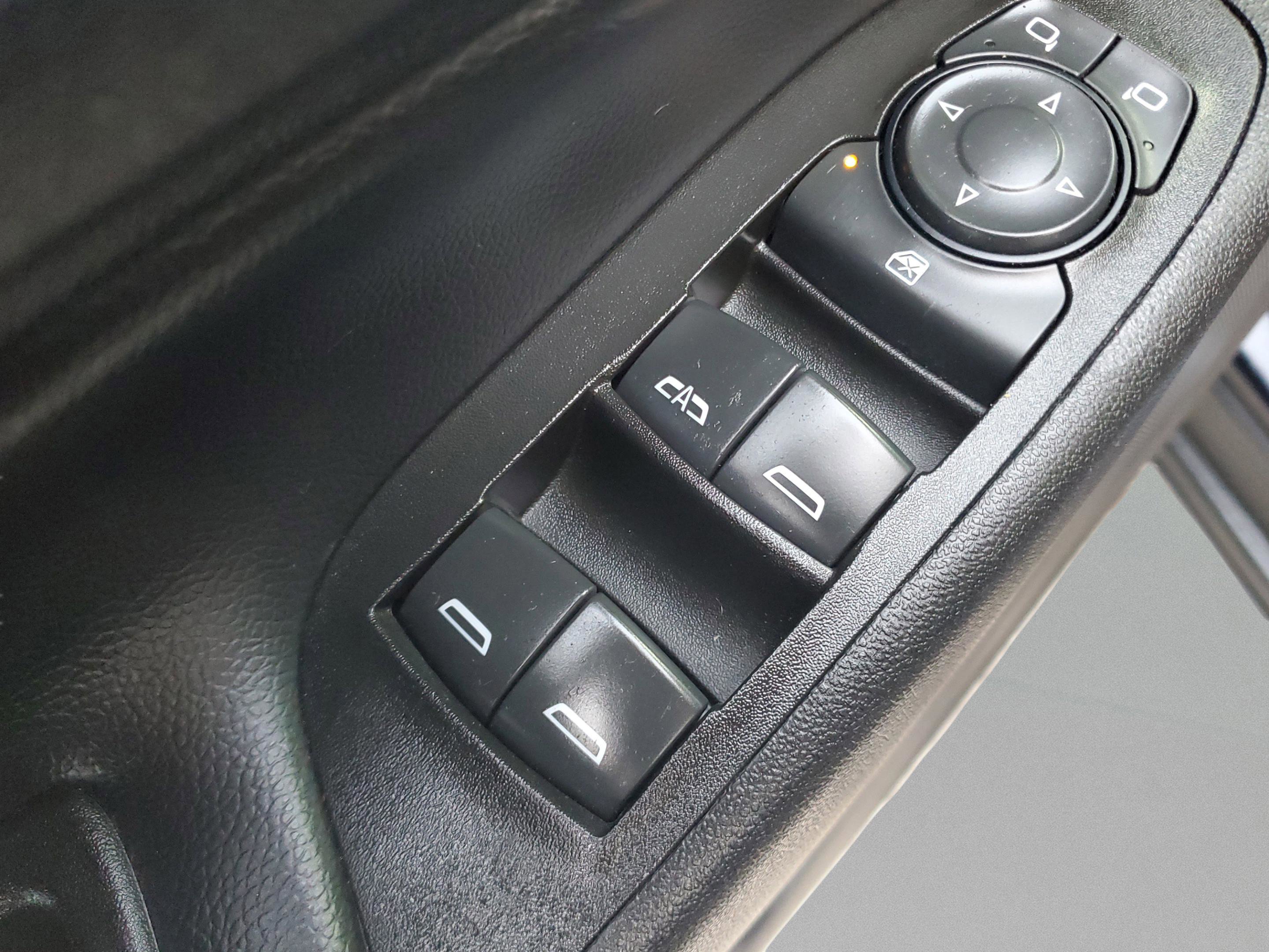 Used 2020 Chevrolet Equinox LT image 18