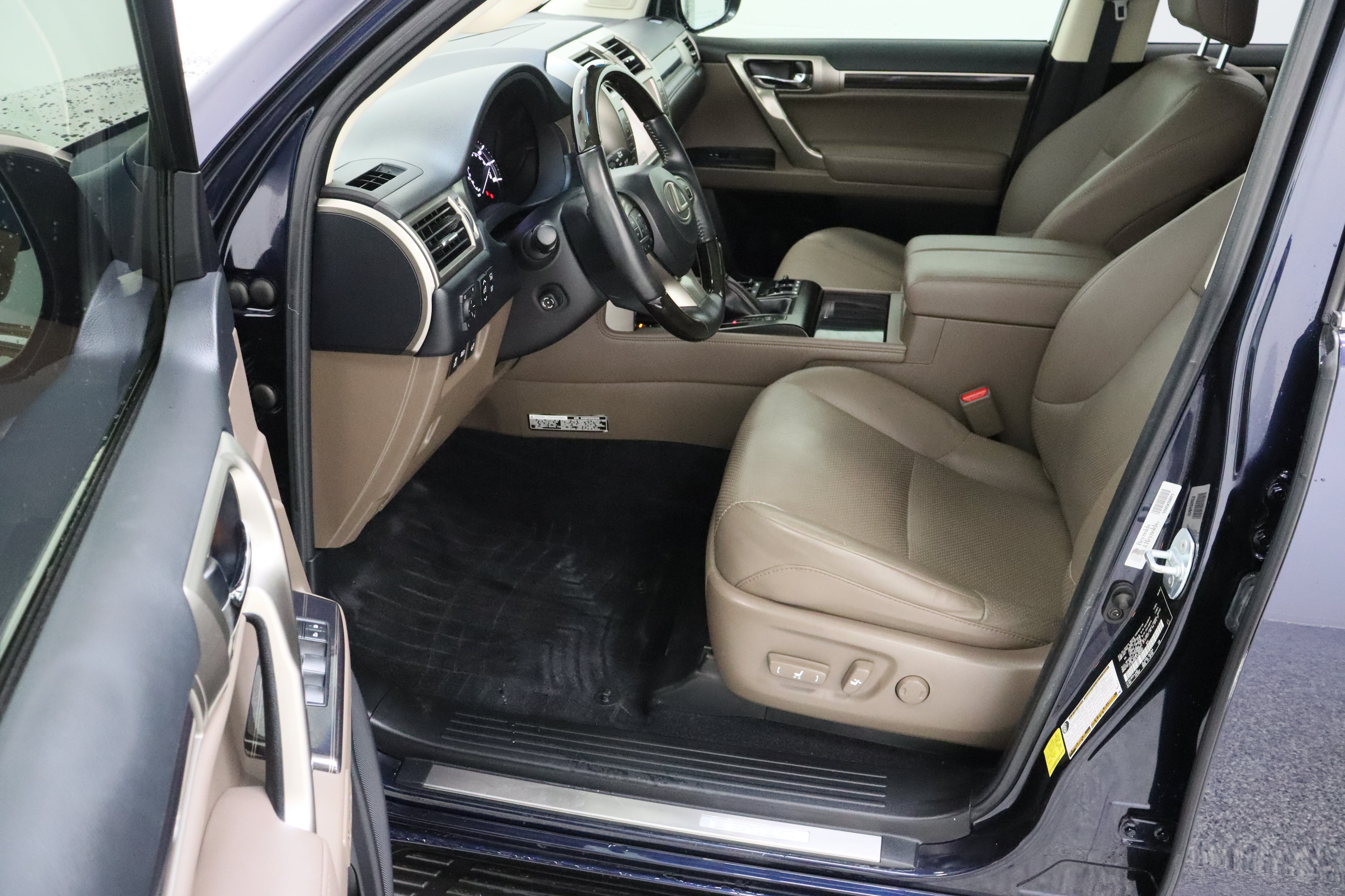 Used 2020 Lexus GX 460 Luxury w/ Accessory Package AWD/4WD image 14