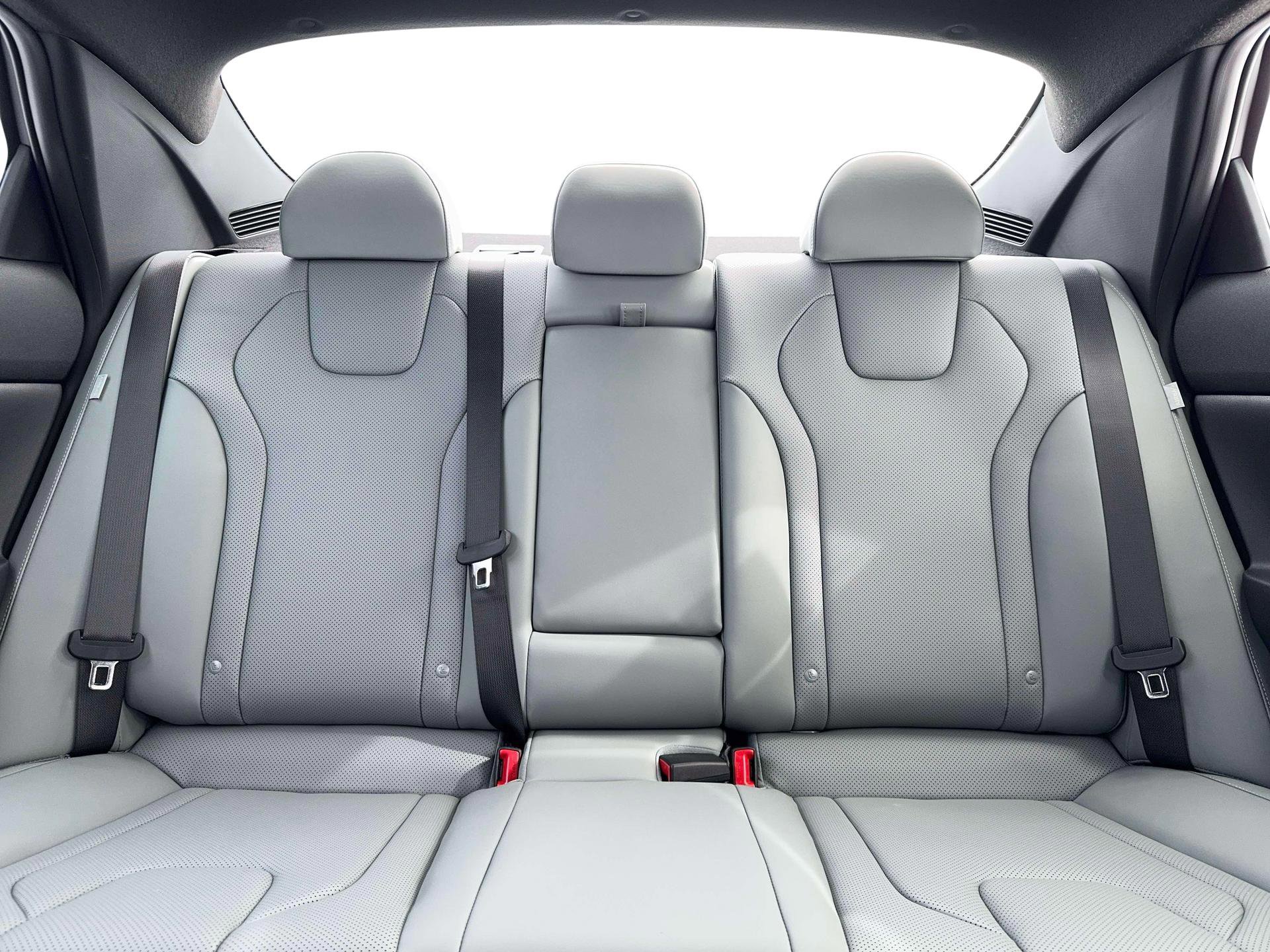 New 2026 Hyundai Elantra Limited FWD image 35