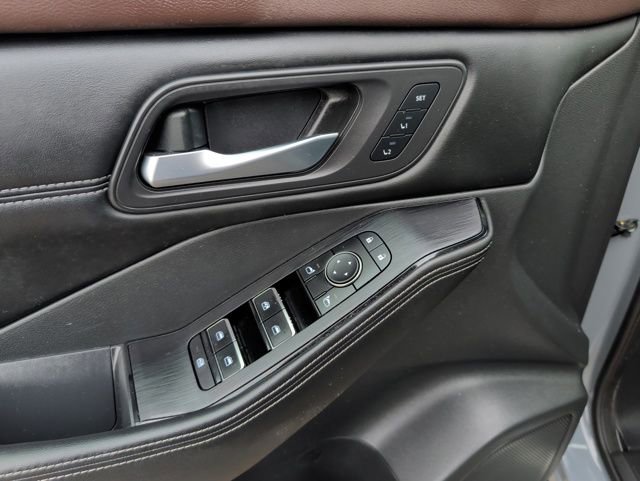 Used 2023 Nissan Rogue SL w/ SL Premium Package image 17