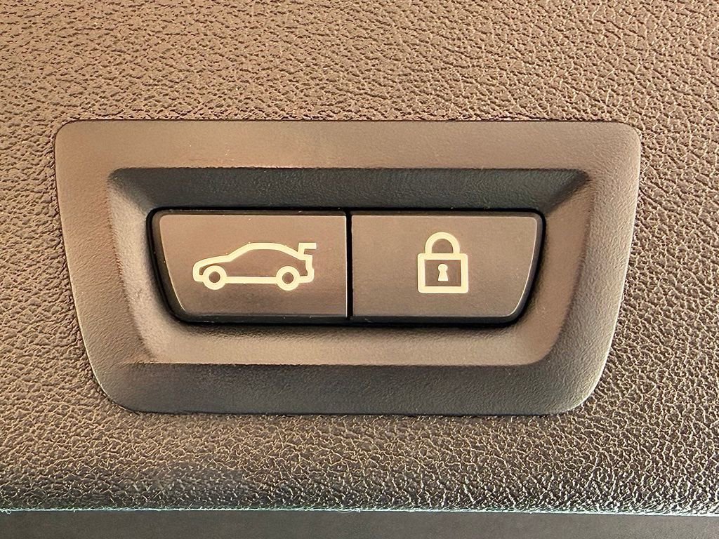 Used 2023 BMW X6 xDrive40i w/ M Sport Package image 24