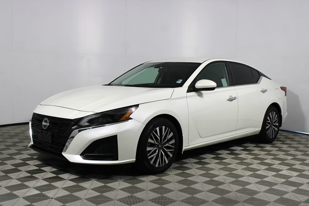 Used 2023 Nissan Altima 2.5 SV FWD image 3