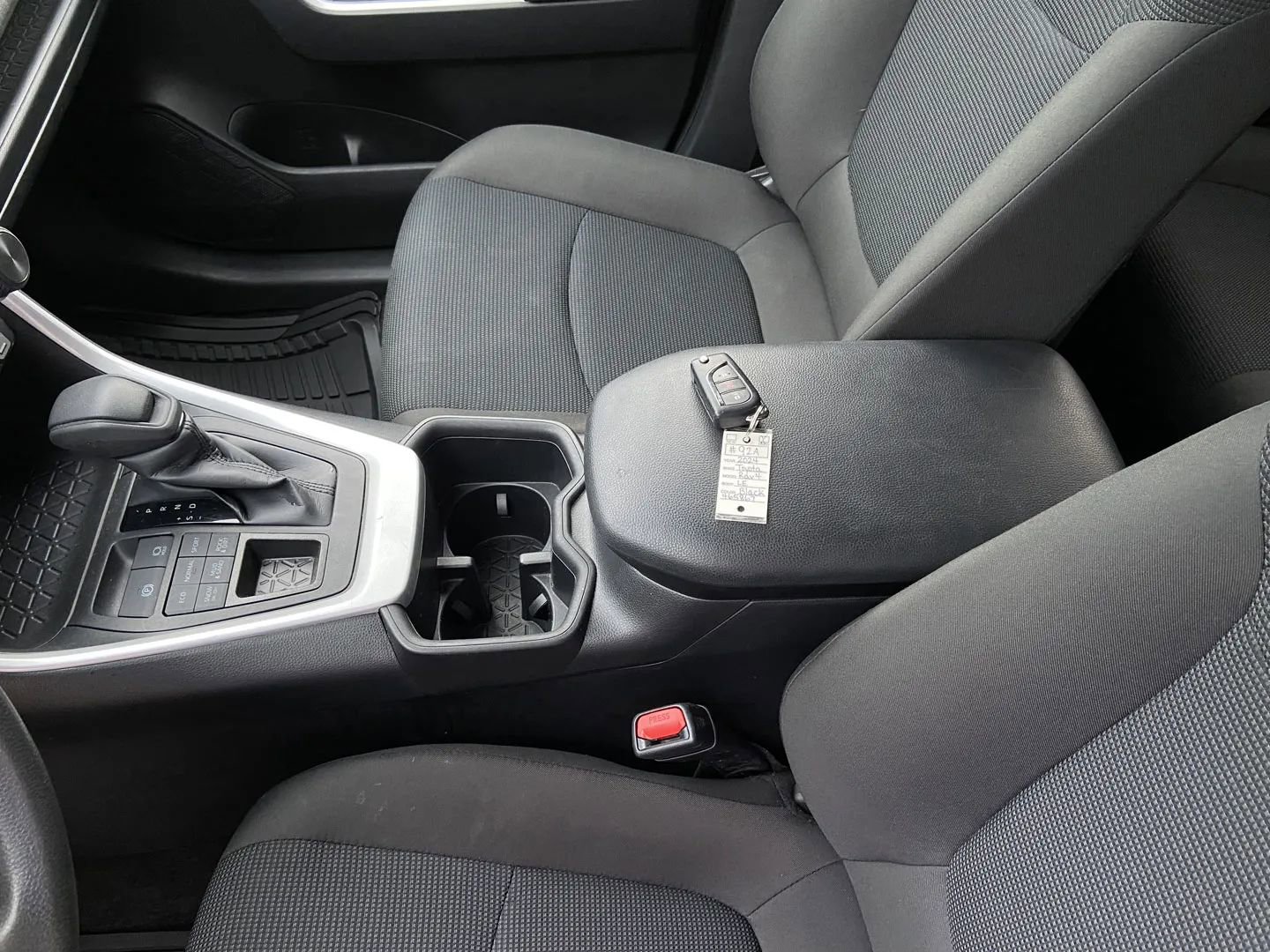 Used 2024 Toyota RAV4 LE AWD/4WD image 18