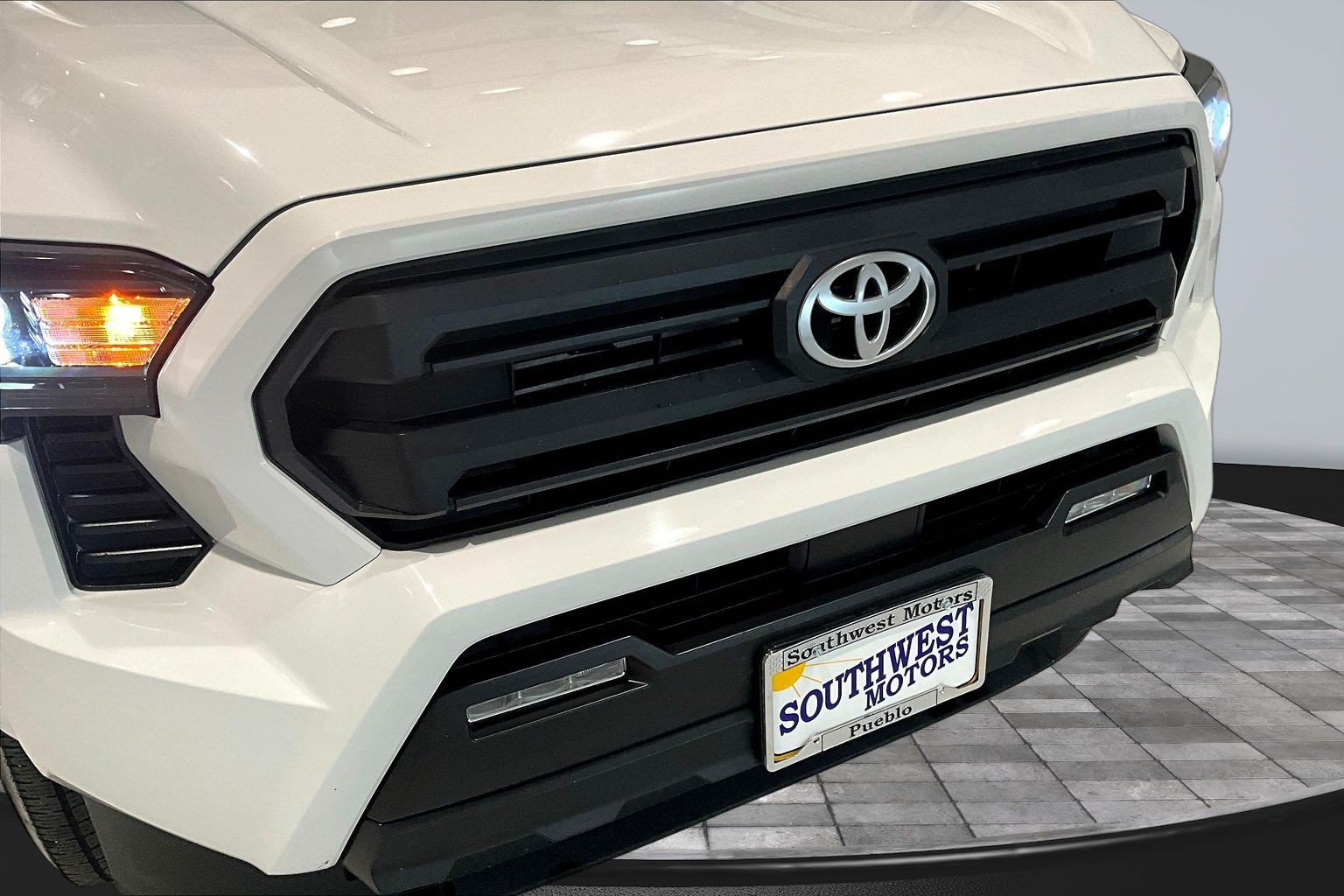 Used 2025 Toyota Tacoma SR5 AWD/4WD image 34
