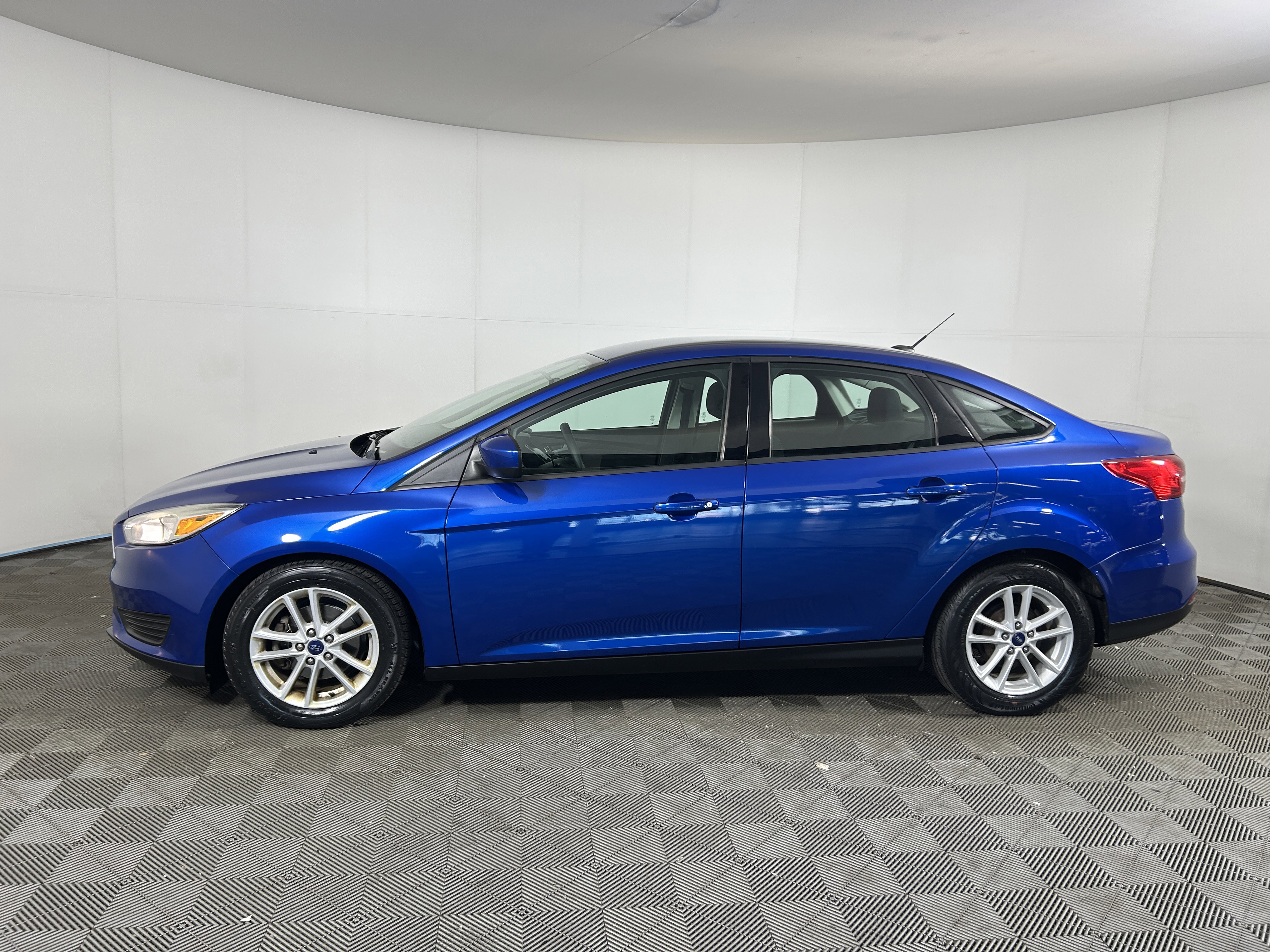 Used 2018 Ford Focus SE image 2