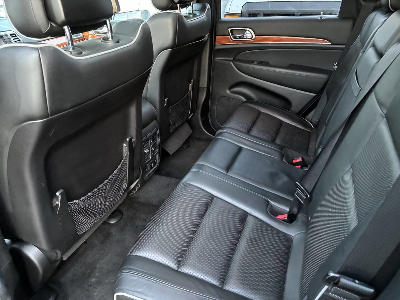Used 2013 Jeep Grand Cherokee Overland image 16