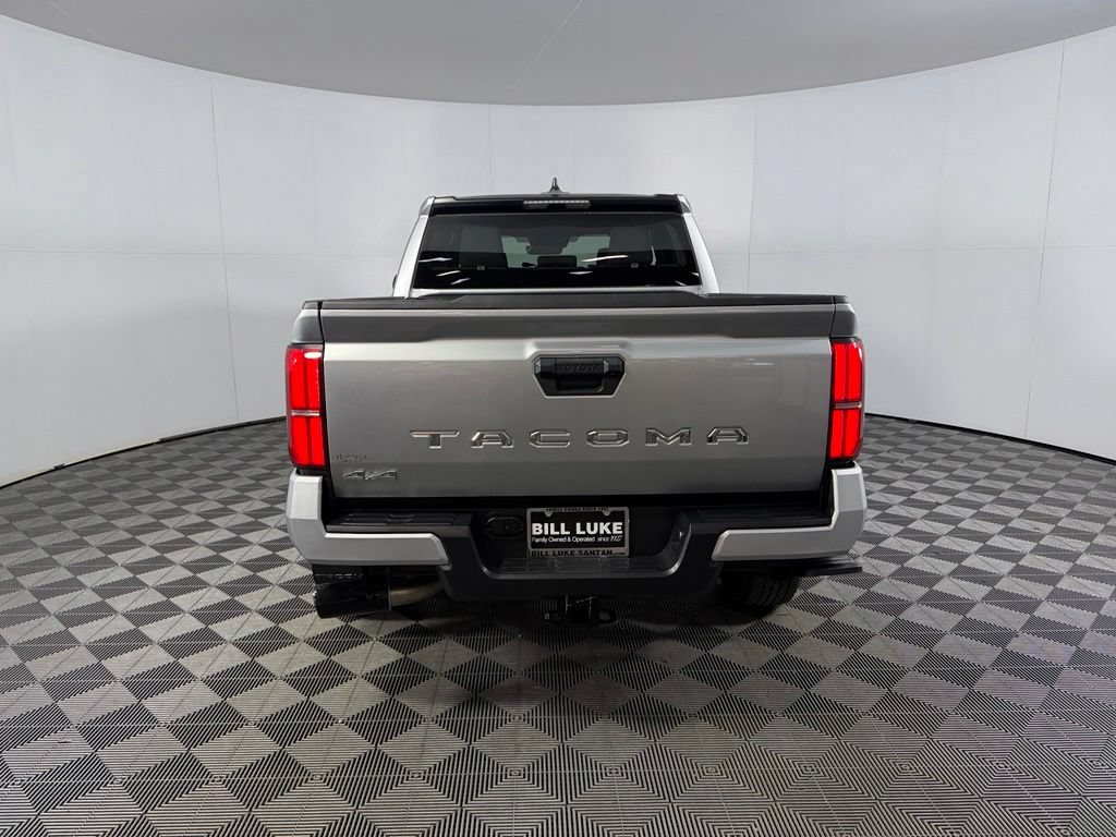 Used 2025 Toyota Tacoma SR5 AWD/4WD image 8