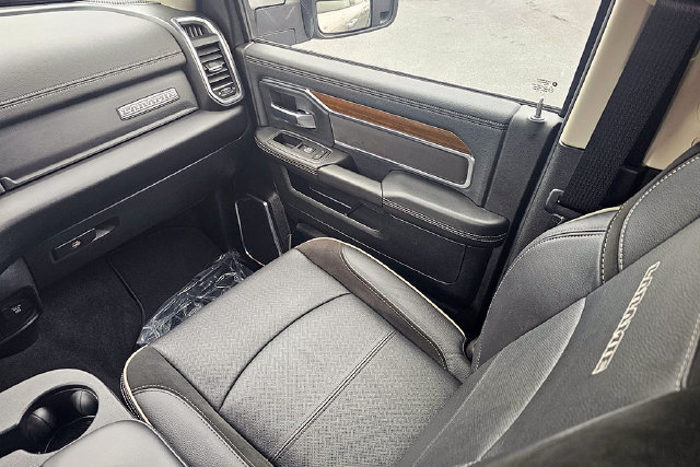 Used 2024 RAM 2500 Laramie w/ Safety Group AWD/4WD image 17