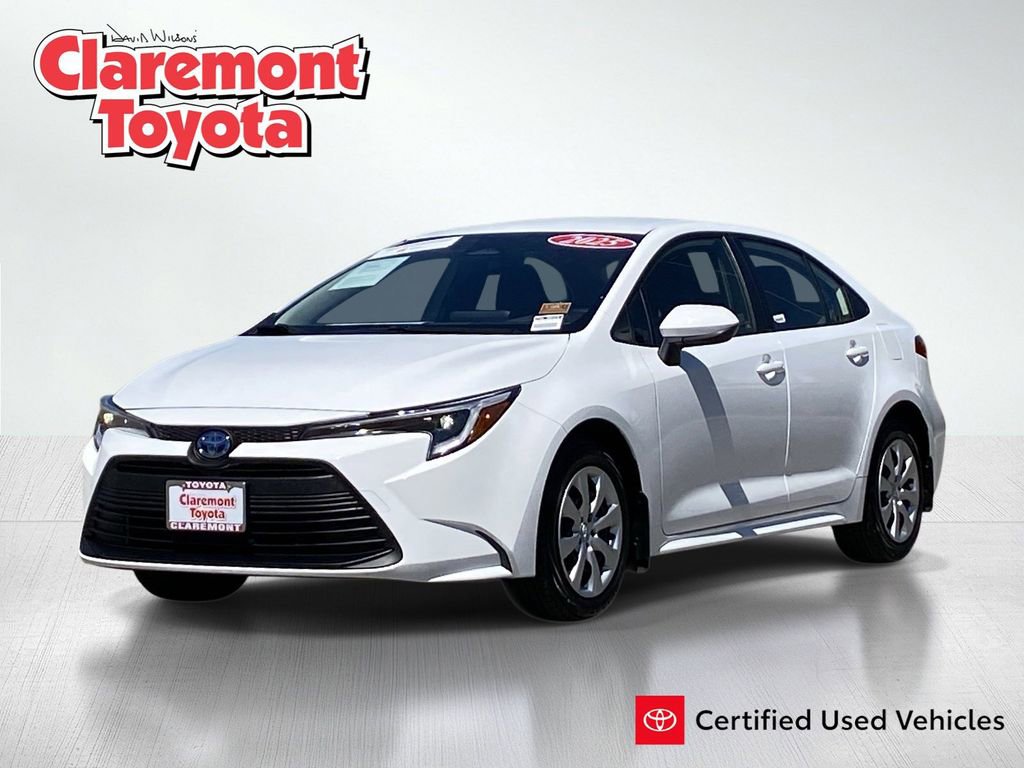 Certified 2025 Toyota Corolla LE image 1
