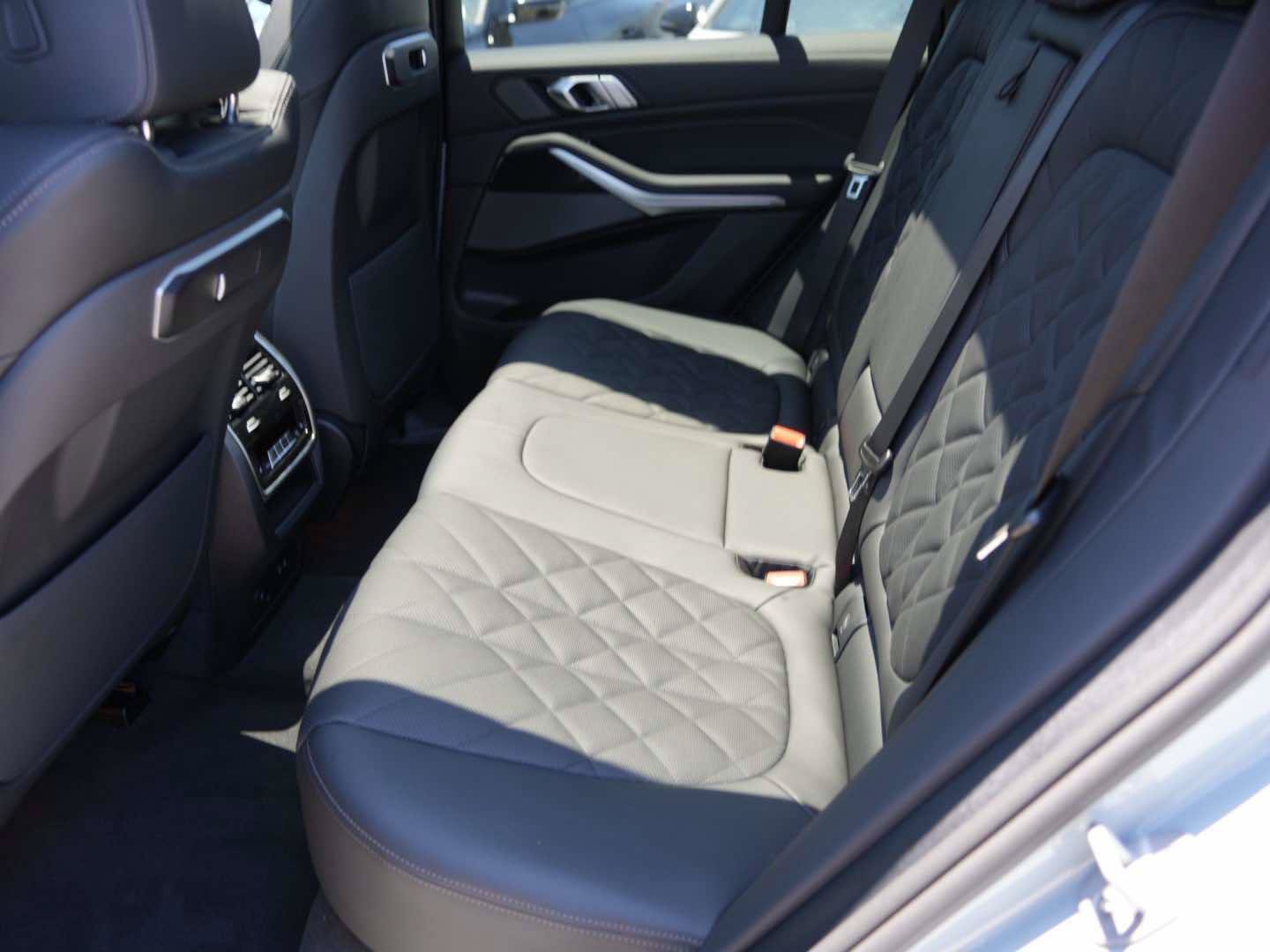 Used 2026 BMW X5 sDrive40i w/ M Sport Package RWD image 11