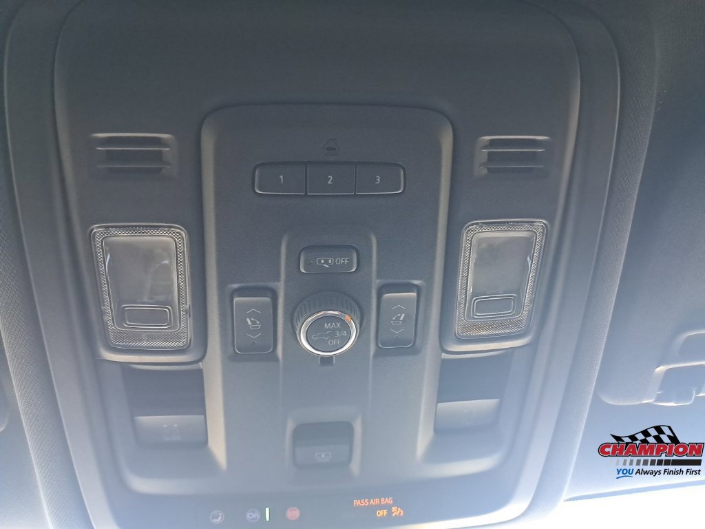 Used 2023 Chevrolet Suburban RST w/ Luxury Package AWD/4WD image 32