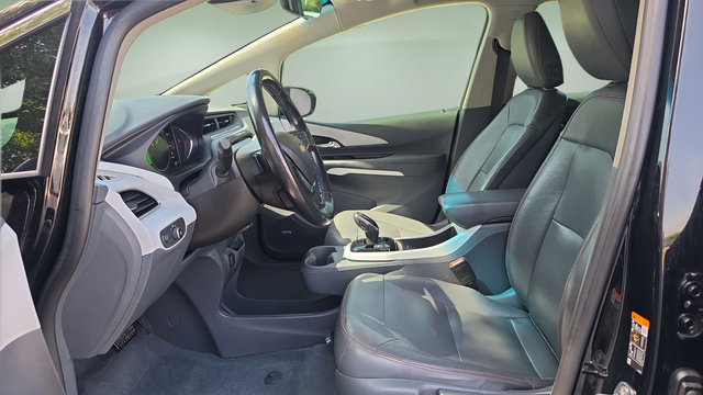 Used 2020 Chevrolet Bolt Premier w/ Infotainment Package FWD image 39