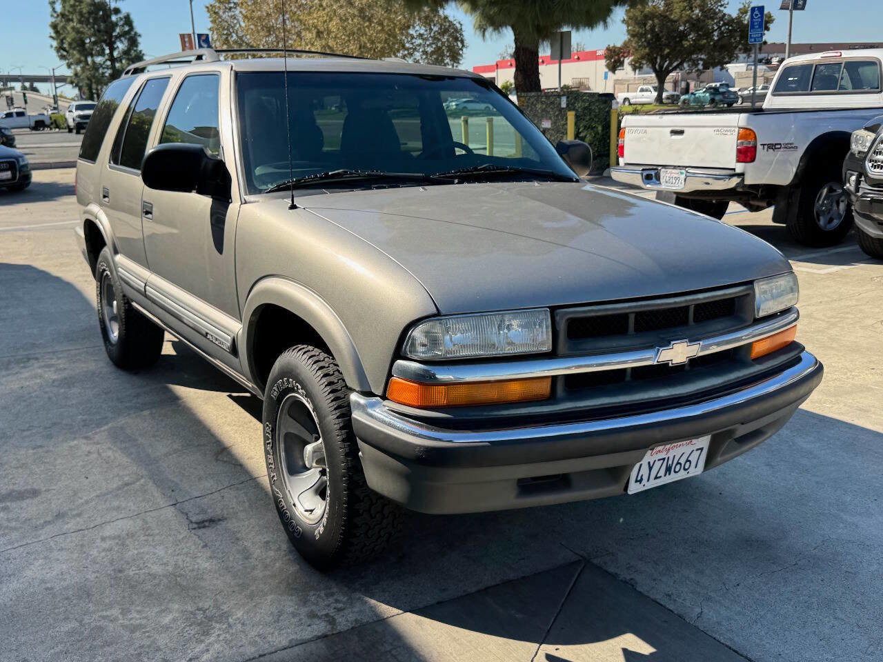 Used 2001 Chevrolet Blazer LS w/ Preferred Equipment Group image 4