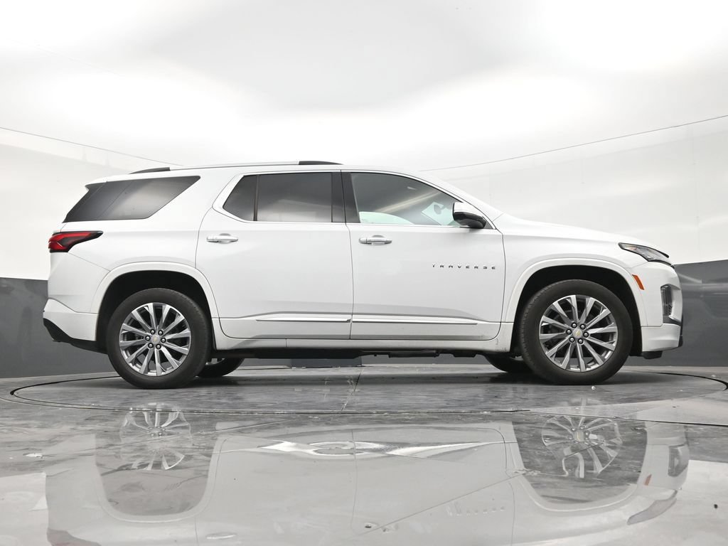 Used 2023 Chevrolet Traverse Premier FWD image 24