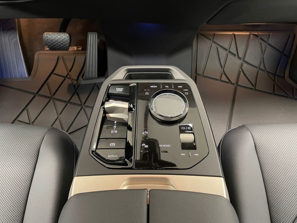 New 2026 BMW iX xDrive45 image 10