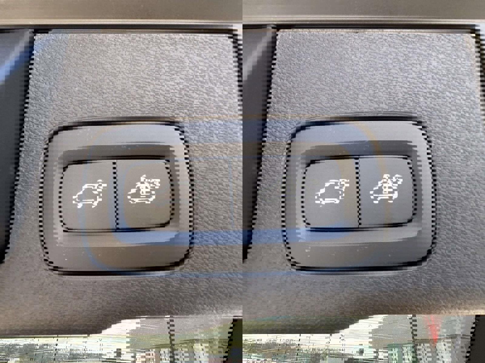 Certified 2023 Volvo XC60 B5 Plus w/ Climate Package image 19