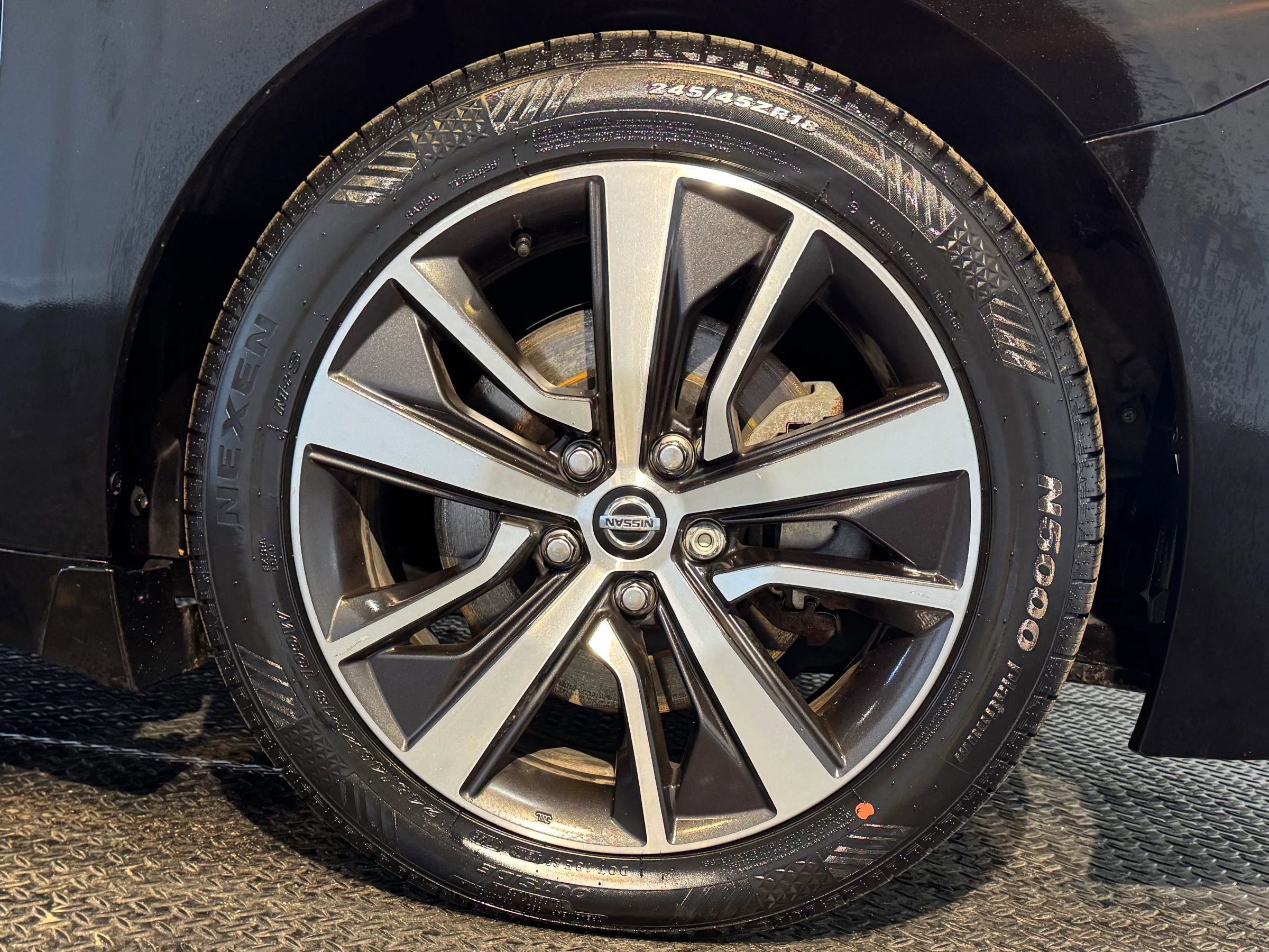 Used 2017 Nissan Maxima SR image 9